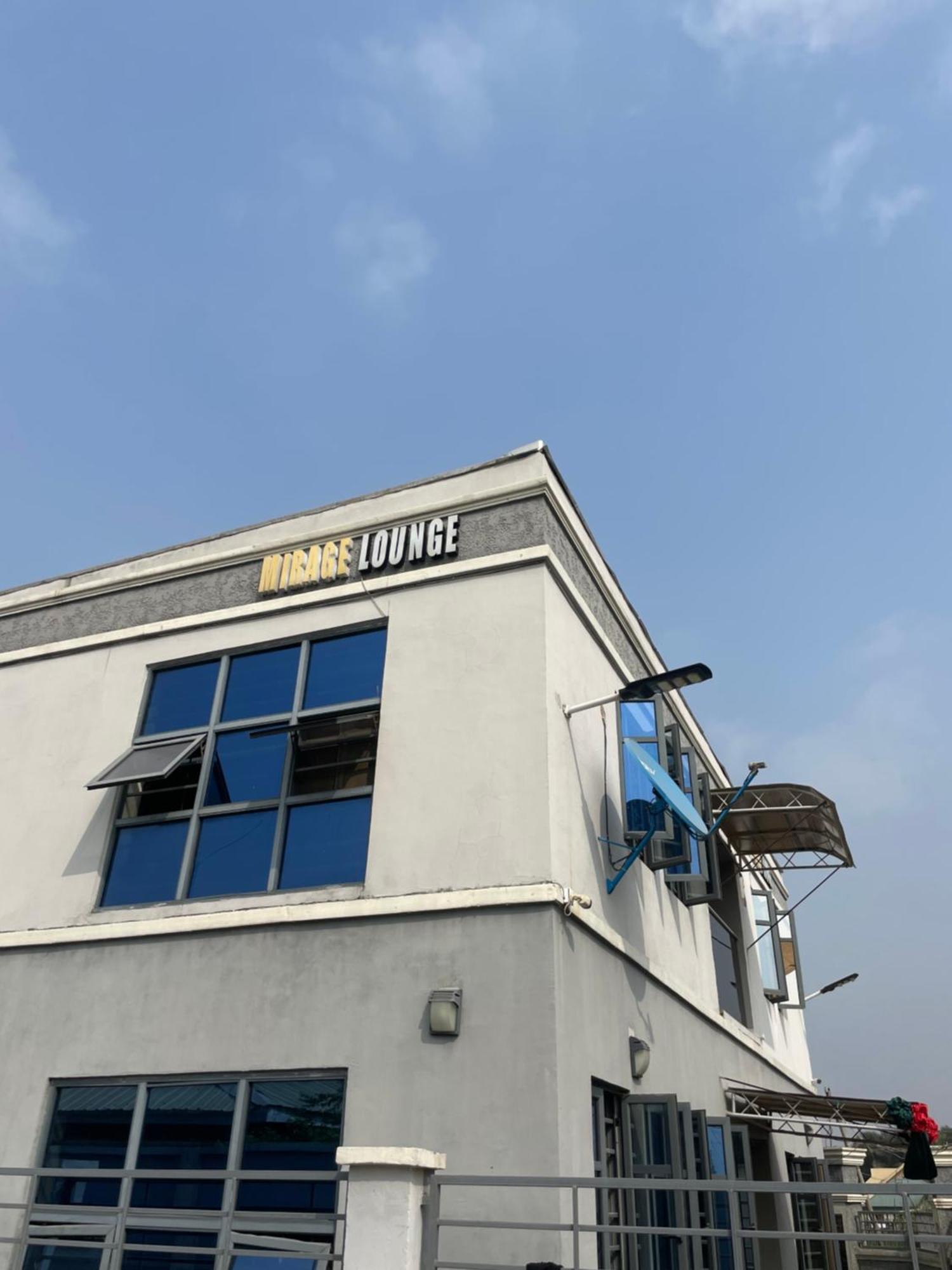 Mirage Lounge Hotel Aja Bagian luar foto